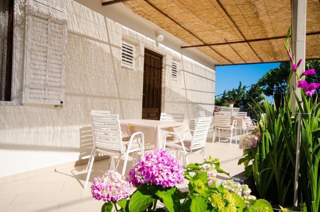 Guest House Rooms Rose Молунат Екстериор снимка